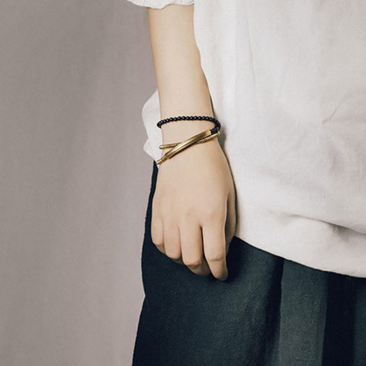 Tibetisches dreifach gewickeltes Armband mit verschiedenen Achatsteinen und Kupferschutz