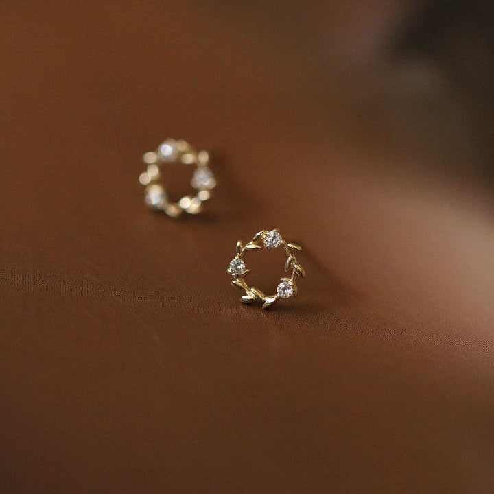 Buddha Stones 925 Sterling Silber Tiny Wreath Ohrstecker Segen Blumenohrringe