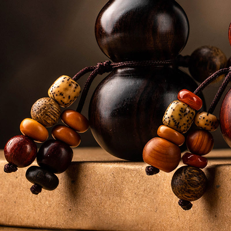 Schlüsselanhänger aus tibetischem Ebenholz, kleinem Blatt, rotem Sandelholz, Kürbis, Glücksschutz