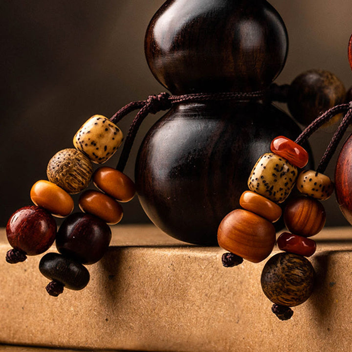 Schlüsselanhänger aus tibetischem Ebenholz, kleinem Blatt, rotem Sandelholz, Kürbis, Glücksschutz