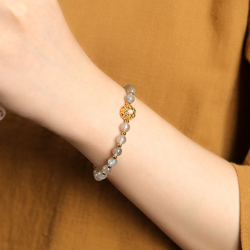 Buddha Stones 14 Karat vergoldetes natürliches Erdbeerquarz-Labradorit-Sonnenstein-Fu-Character-Charm-Armband