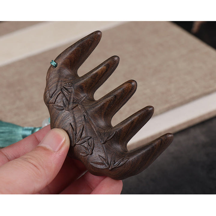 Grüner Sandelholz-Pflaumenblüten-Blumen-Lotus-Koi-Fisch mit beruhigender Quastenkammgravur