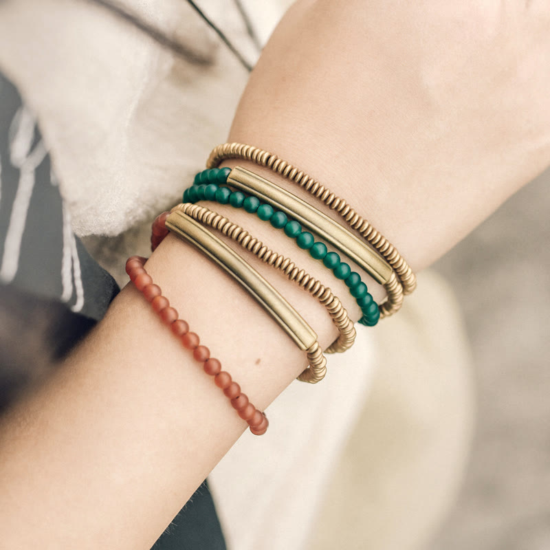 Tibetisches dreifach gewickeltes Armband mit verschiedenen Achatsteinen und Kupferschutz