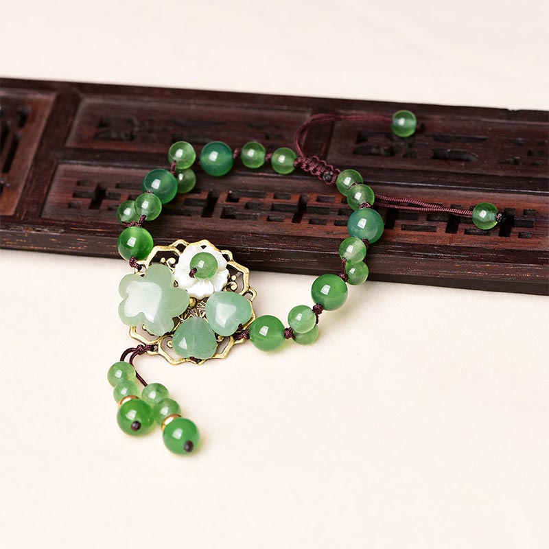 Buddha Stones natürliches grünes Jade-Glücks-Armband mit baumelnder Blume