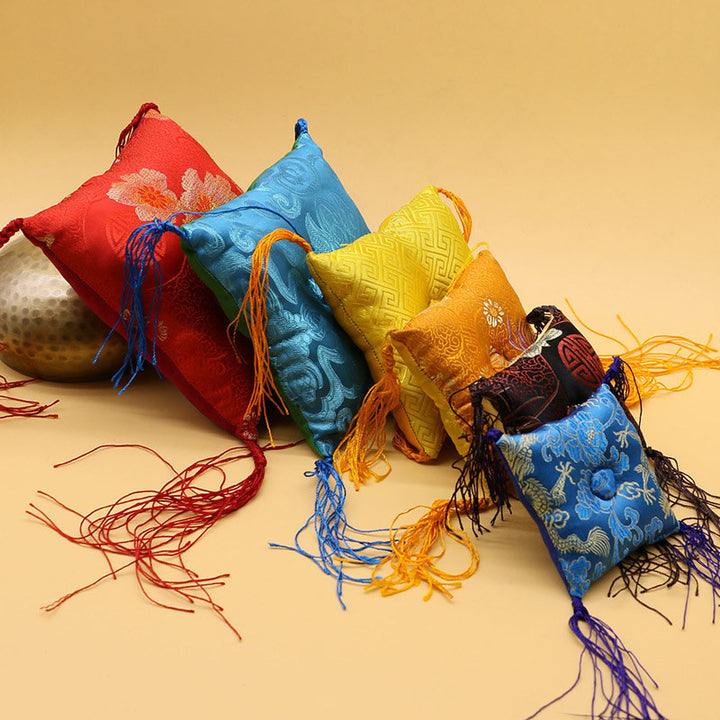 Tibetische Klangschalenkissendekoration mit Quastendekoration