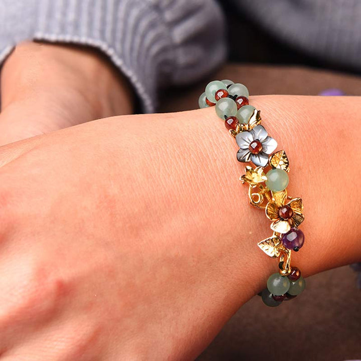 Buddha Stones Grünes Aventurin-Granat-Perlen-Blütenblatt-Glücksarmband