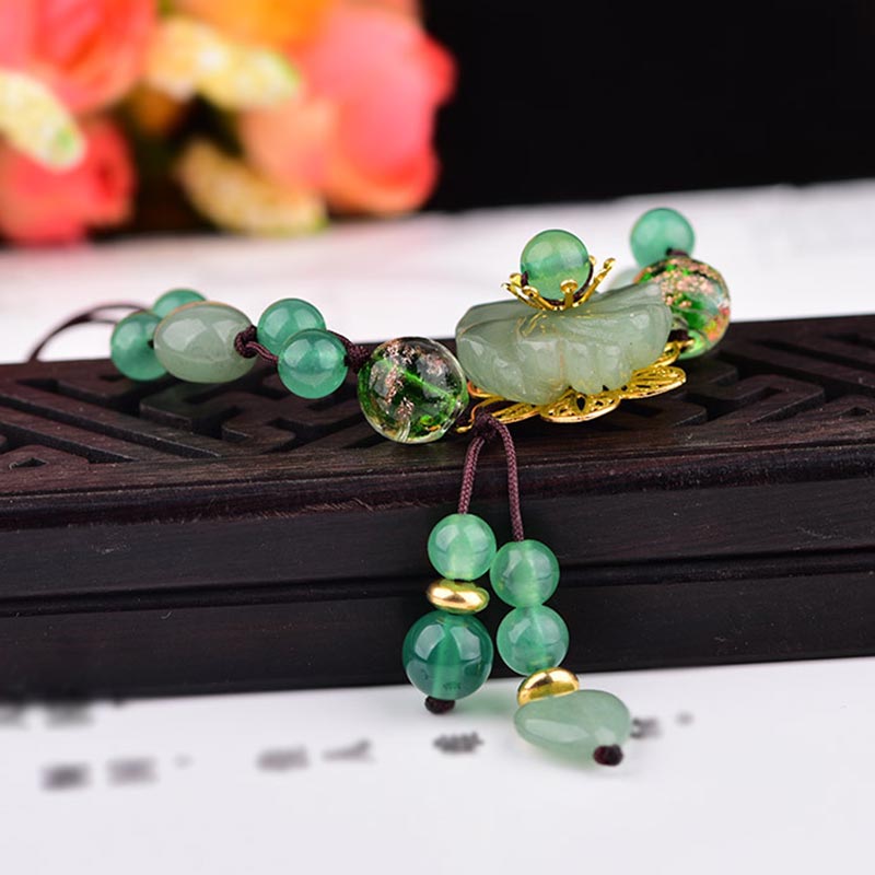 Buddha Stones natürliches grünes Jade-Glücks-Armband mit baumelnder Blume