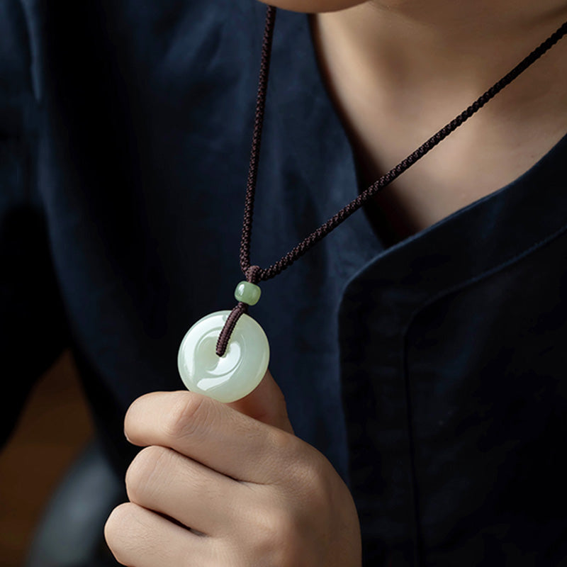 Natürlicher runder Jade-Friedensschnallen-Halskettenanhänger für Glück und Wohlstand