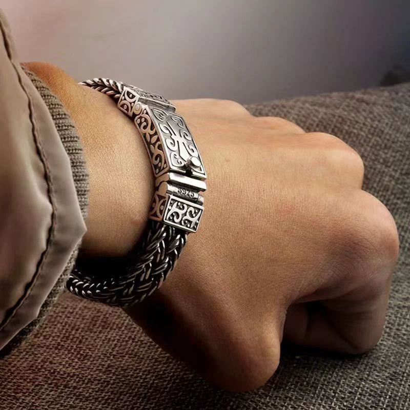 Geflochtenes Heilungskettenarmband mit Buddha Stonesn im Retro-Ranken-Totem-Muster