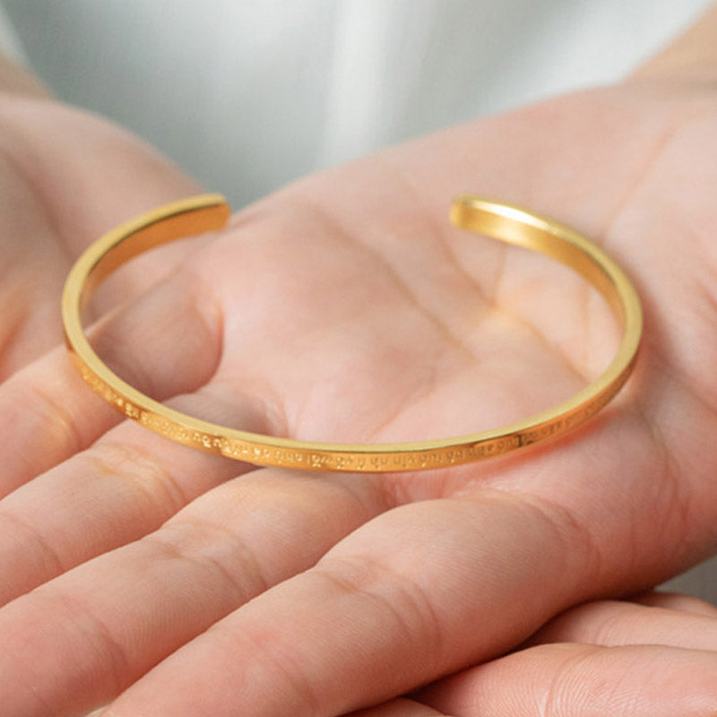 Segensschutzarmband aus Titanstahl mit Gravur „Sechs wahre Worte“.