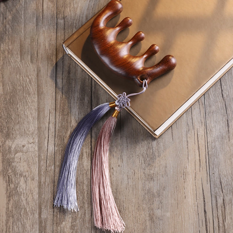 Schlichter, beruhigender Quasten-Massagekamm aus grünem Sandelholz