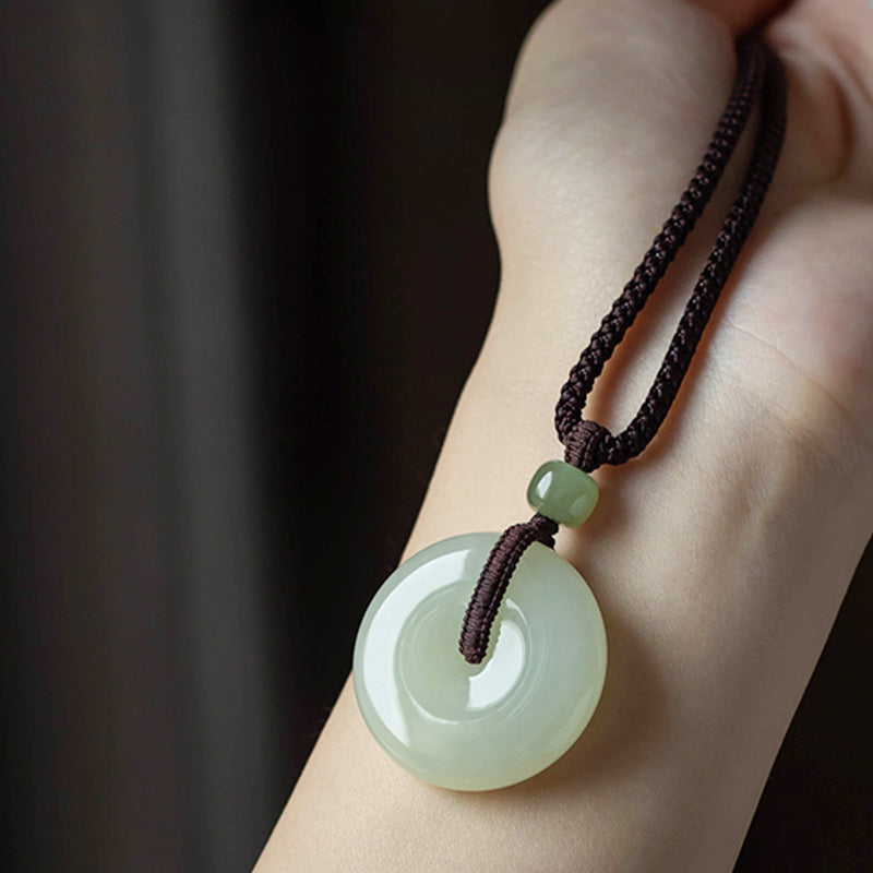 Natürlicher runder Jade-Friedensschnallen-Halskettenanhänger für Glück und Wohlstand