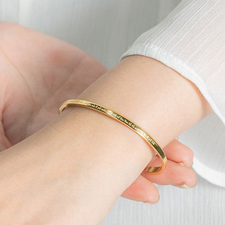 Segensschutzarmband aus Titanstahl mit Gravur „Sechs wahre Worte“.