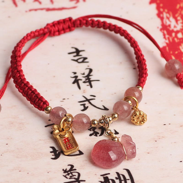 Buddha Stones Natürlicher Erdbeerquarz-Geldbeutel-Lotus-Heilzauber-Charm, rote Schnur, geflochtenes Armband