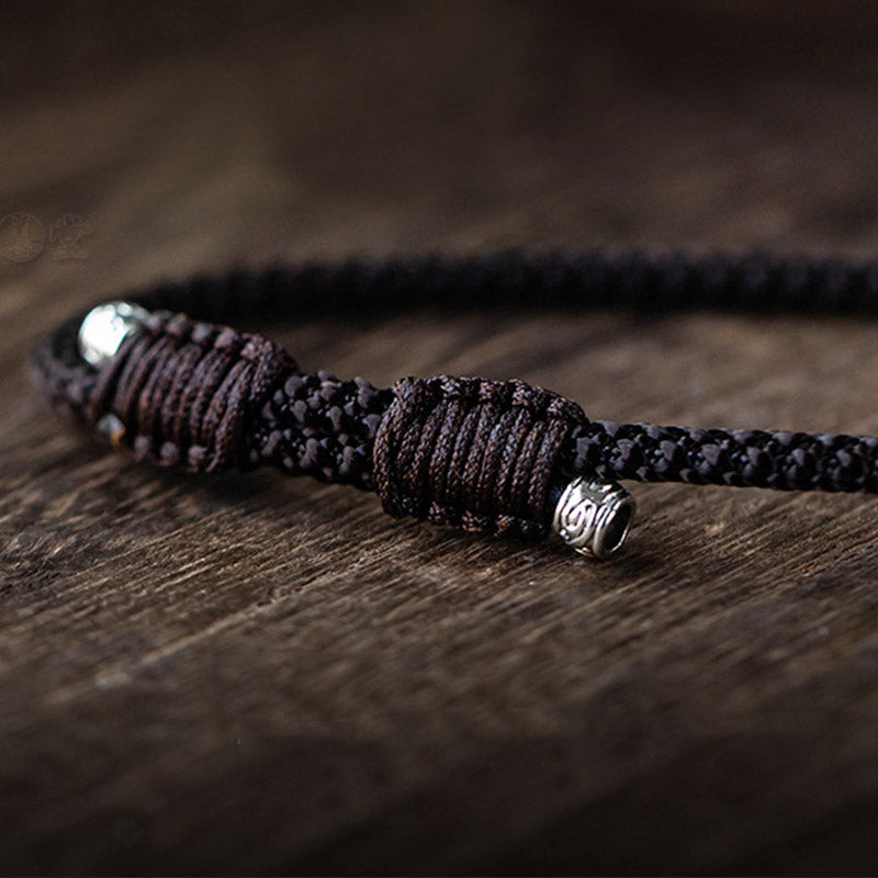 Natürlicher runder Jade-Halskettenanhänger aus grauer Jade mit Friedensschnalle und Glücksbringer