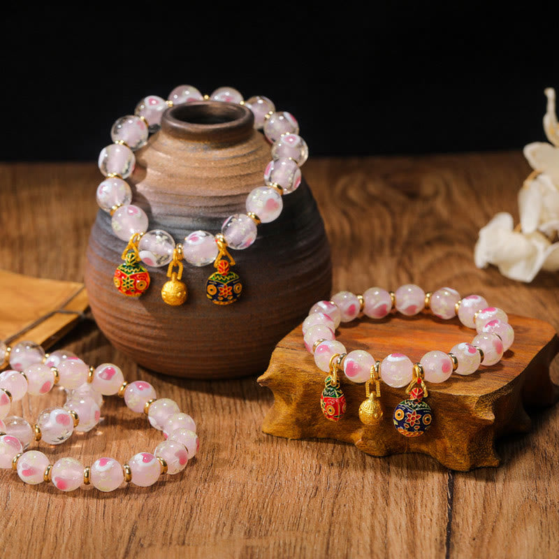 Buddha Stones Gold Schluckendes Biest Familien-Charm, leuchtendes rosa Liebesherz, fluoreszierendes Liuli-Glasperlen-Segens-Armband