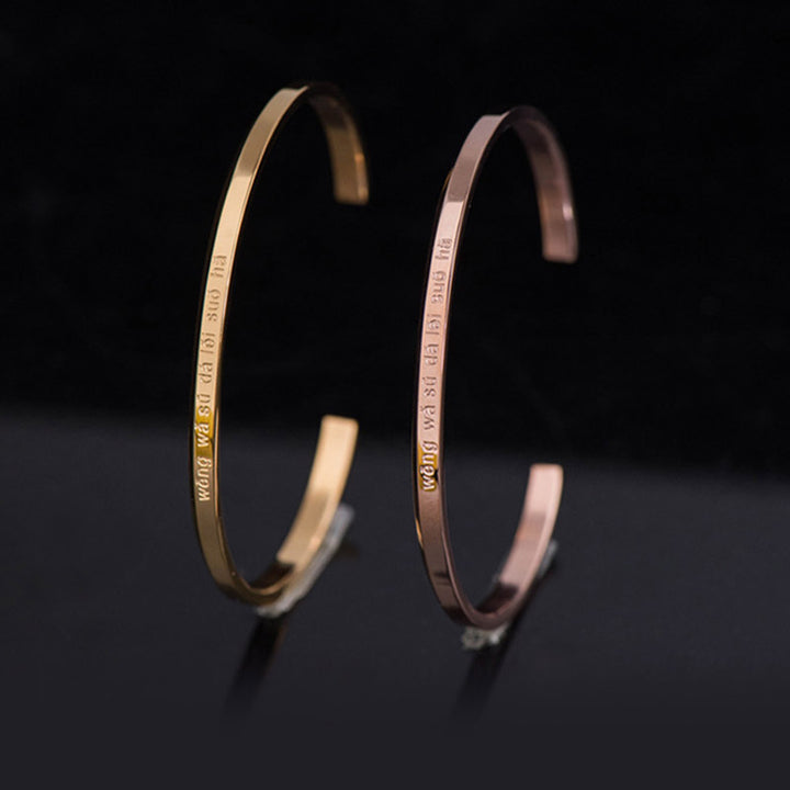 Segensschutzarmband aus Titanstahl mit Gravur „Sechs wahre Worte“.