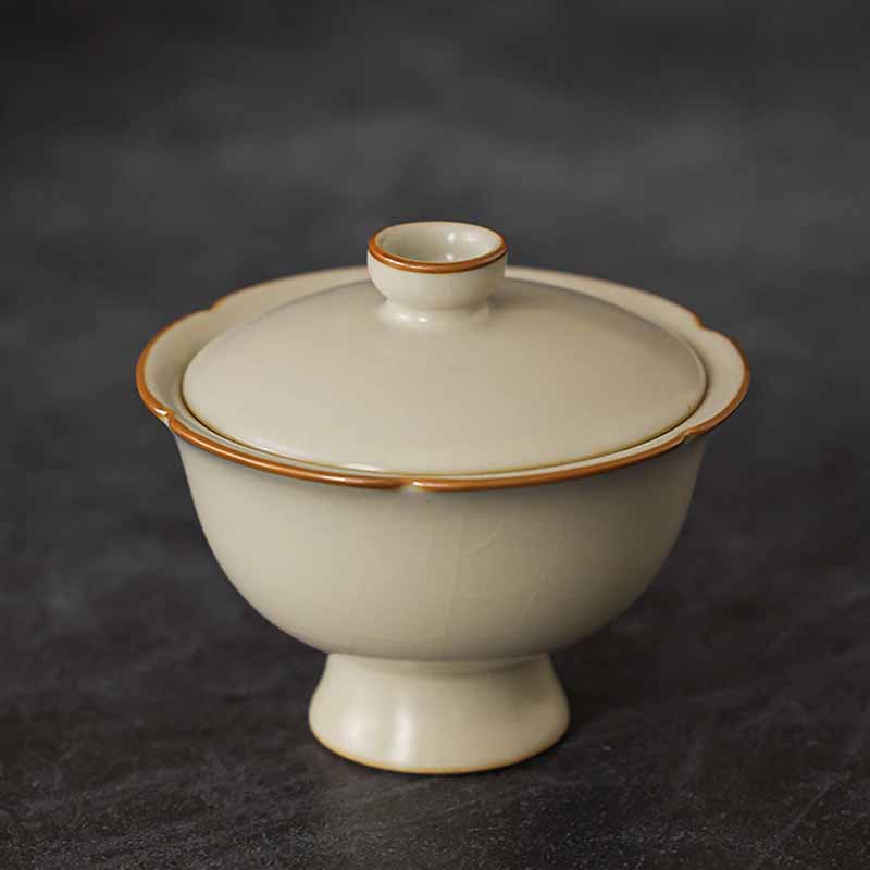 Buddha Stones Beige Pflaumenblütenform Pfirsichzweig Keramik Gaiwan Sancai Teetasse Kung Fu Teetasse mit Deckel