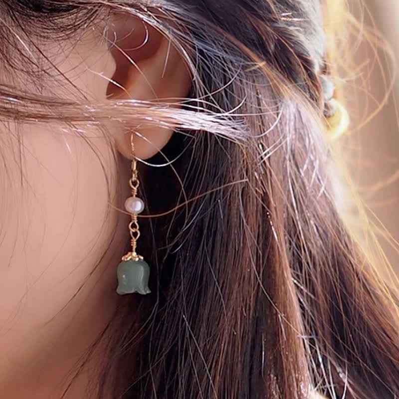 Buddha Stones Maiglöckchen-Ohrringe, natürlicher grüner Aventurin, 14 Karat vergoldet, Glücksperlen-Tropfen-Ohrringe mit Blumenmuster