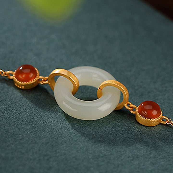 Buddha Stones Glücksarmband aus 925er-Sterlingsilber mit vergoldeter natürlicher Hetian-Jade, Friedensschnalle und rotem Achat