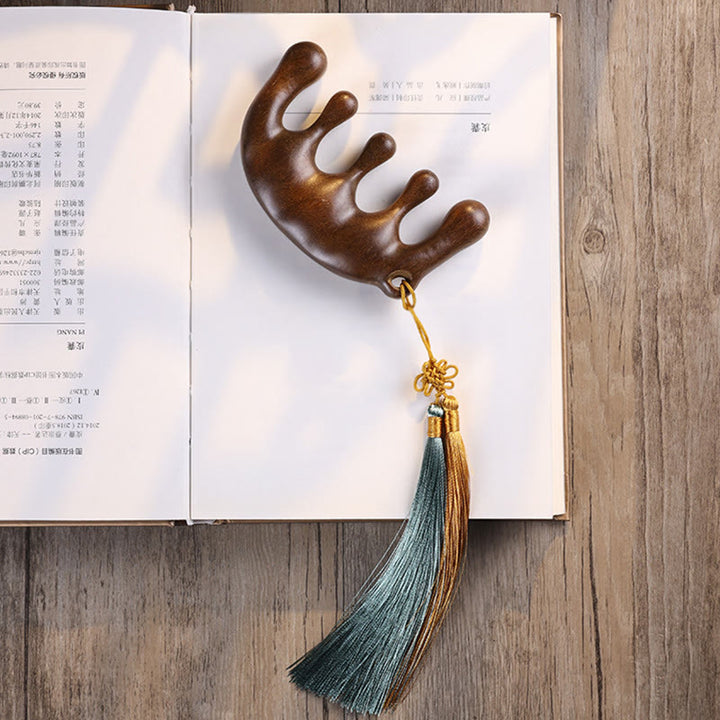 Schlichter, beruhigender Quasten-Massagekamm aus grünem Sandelholz