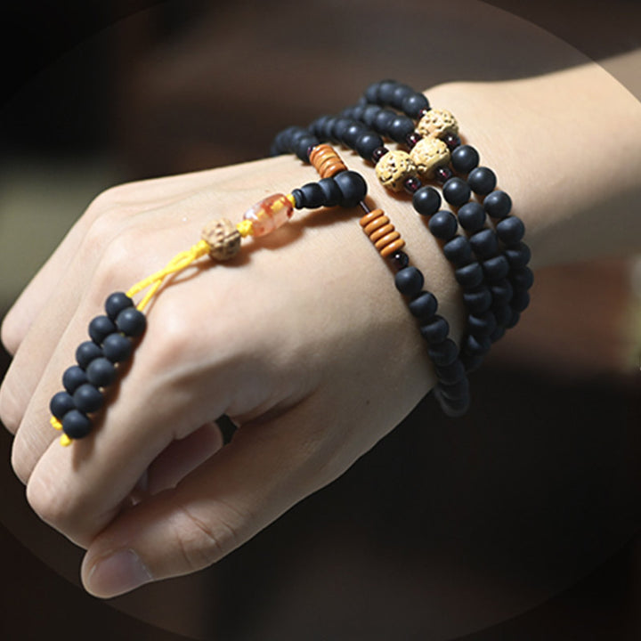 Buddha Stones Tibetisches Mala-Zypressen-Bodhi-Samen-Heilarmband aus rotem Achat