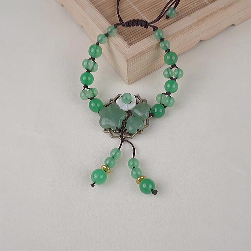 Buddha Stones natürliches grünes Jade-Glücks-Armband mit baumelnder Blume