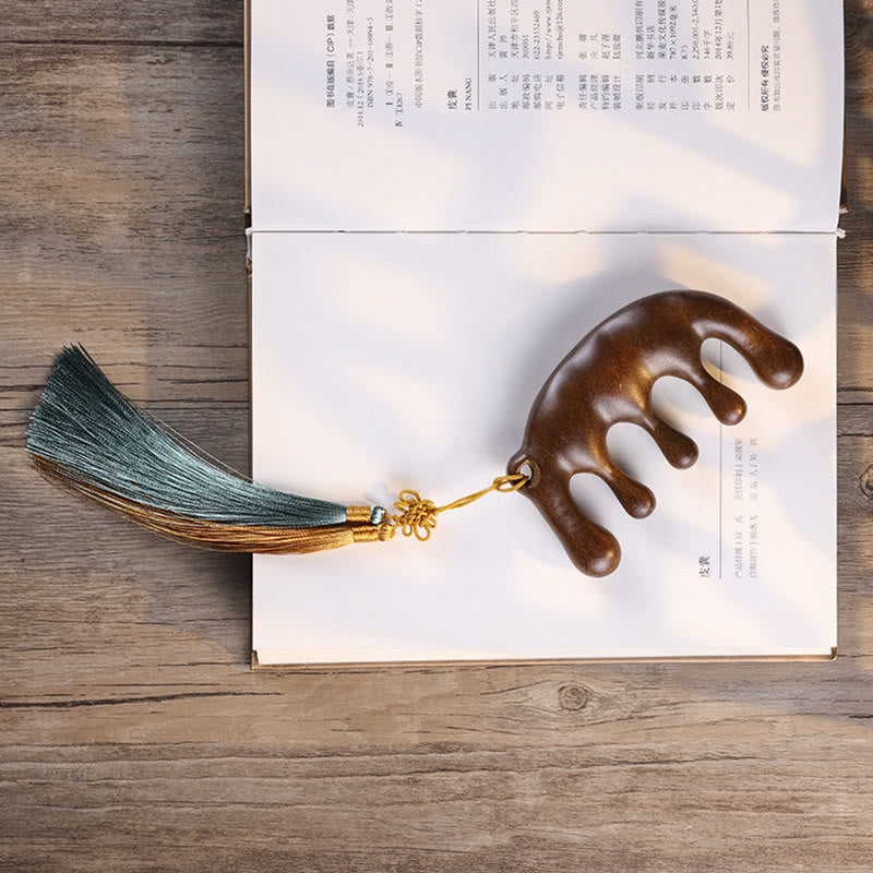 Schlichter, beruhigender Quasten-Massagekamm aus grünem Sandelholz