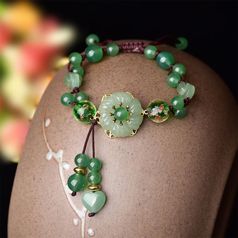 Buddha Stones natürliches grünes Jade-Glücks-Armband mit baumelnder Blume