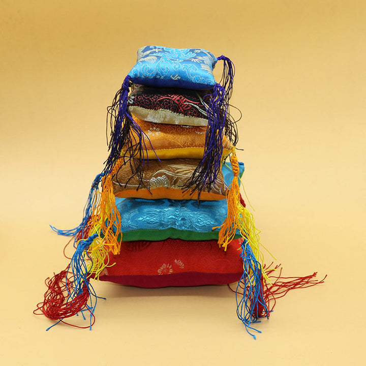 Tibetische Klangschalenkissendekoration mit Quastendekoration