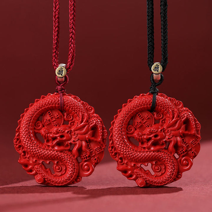Buddha Stones Jahr des Drachen Halskettenanhänger aus 925er-Sterlingsilber, natürlicher Zinnober, Kupfermünze, Glücksbringer