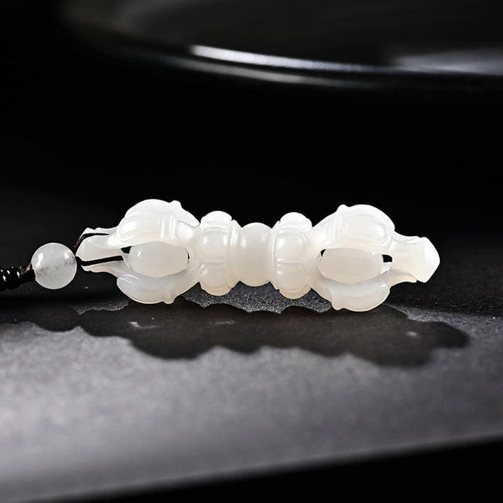 Tibetischer natürlicher Hetian Cyan Jade Weiß Jade Dorje Vajra gravierter Erfolgs-Halskettenanhänger