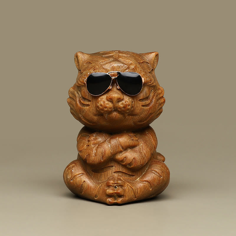 Buddha Stones, kleiner grüner Sandelholz-Tiger, gravierte positive Schreibtischdekoration