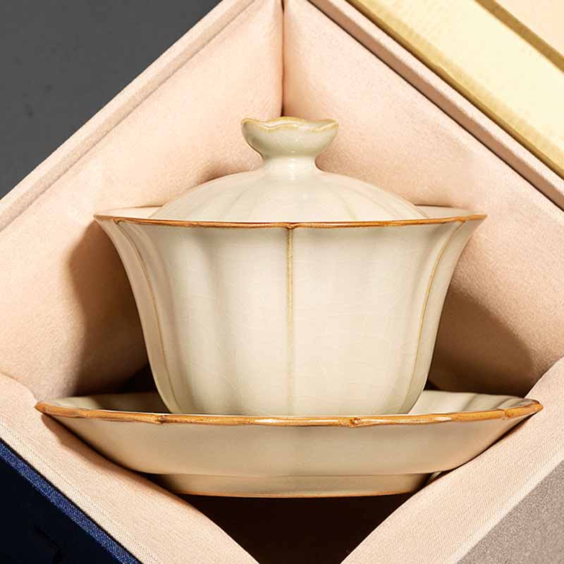 Buddha Stones Beige Pflaumenblütenform Pfirsichzweig Keramik Gaiwan Sancai Teetasse Kung Fu Teetasse mit Deckel