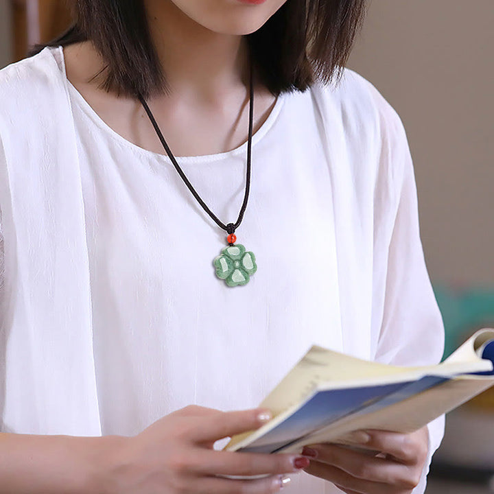 Buddha Stones Natürlicher vierblättriger Kleeblatt-Jade-Wohlstands-Halskettenanhänger