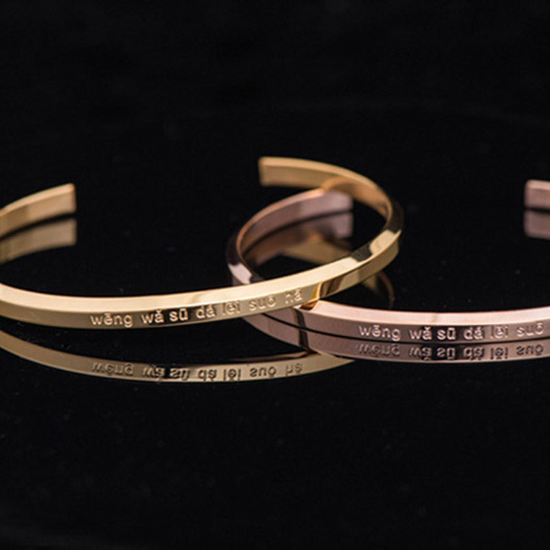 Segensschutzarmband aus Titanstahl mit Gravur „Sechs wahre Worte“.