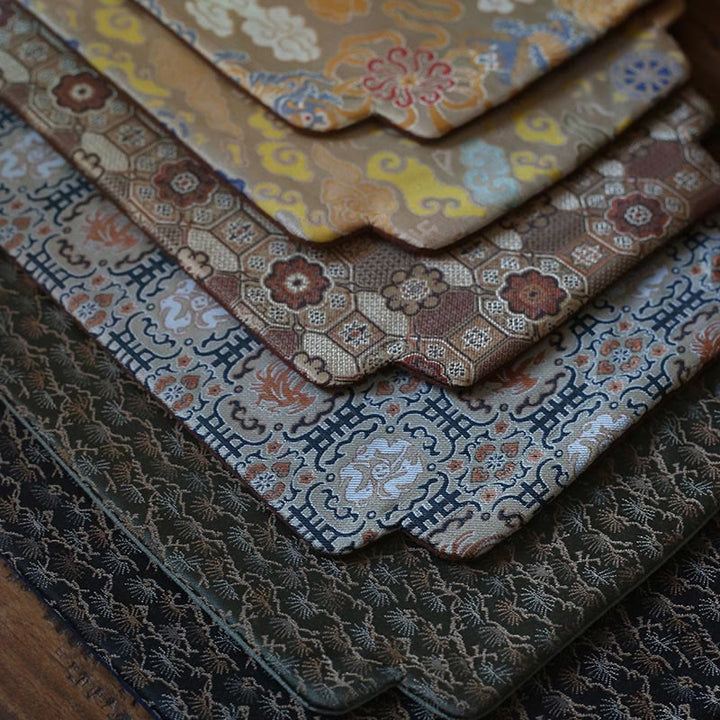 Eleganter Blumen-Brokatmuster-Tassenuntersetzer für Teetassen