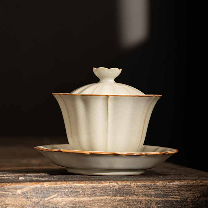 Buddha Stones Beige Pflaumenblütenform Pfirsichzweig Keramik Gaiwan Sancai Teetasse Kung Fu Teetasse mit Deckel