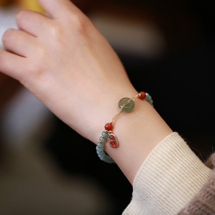 Buddha Stones Natürliches Hetian-Jade-Armband mit rotem Achat, Friedensschnalle, Glücksbringer