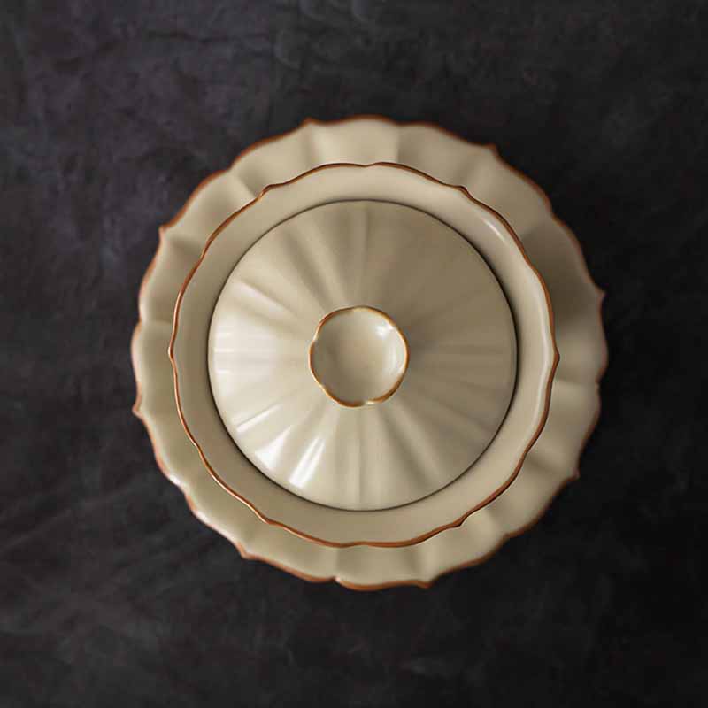 Buddha Stones Beige Pflaumenblütenform Pfirsichzweig Keramik Gaiwan Sancai Teetasse Kung Fu Teetasse mit Deckel
