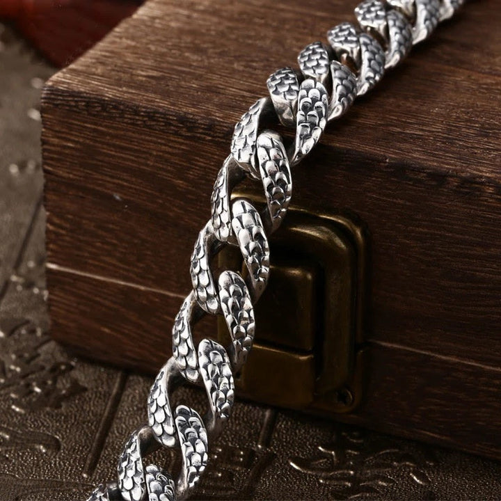 Buddha Stones Retro Drachenschuppenmuster graviertes Schutzarmband