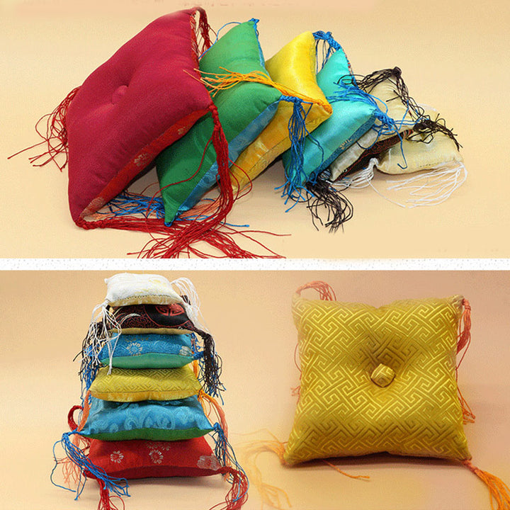 Tibetische Klangschalenkissendekoration mit Quastendekoration