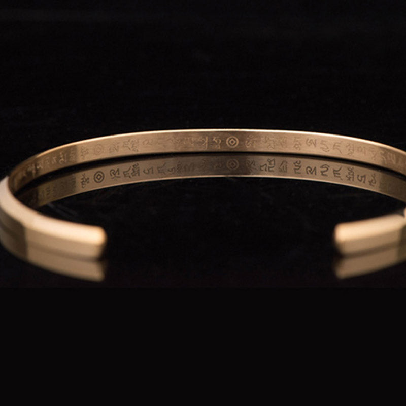 Segensschutzarmband aus Titanstahl mit Gravur „Sechs wahre Worte“.