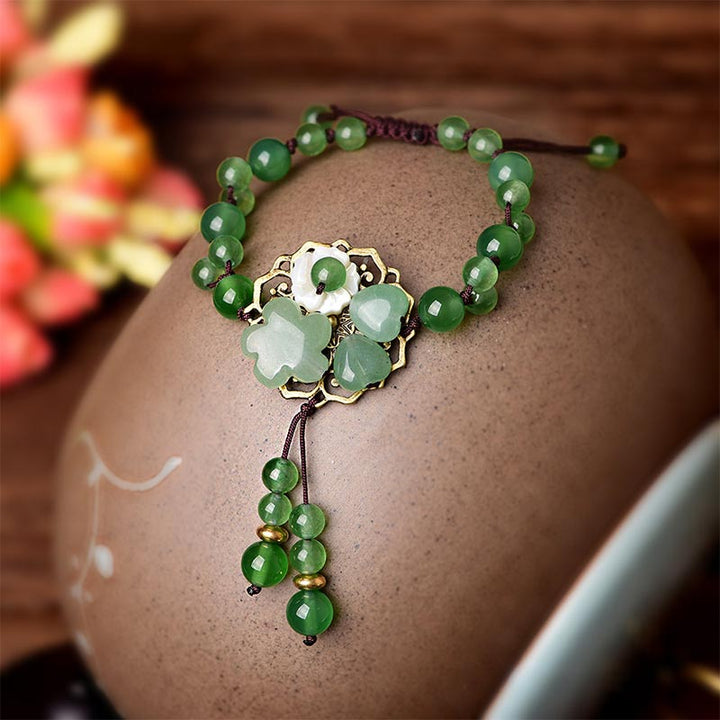 Buddha Stones natürliches grünes Jade-Glücks-Armband mit baumelnder Blume