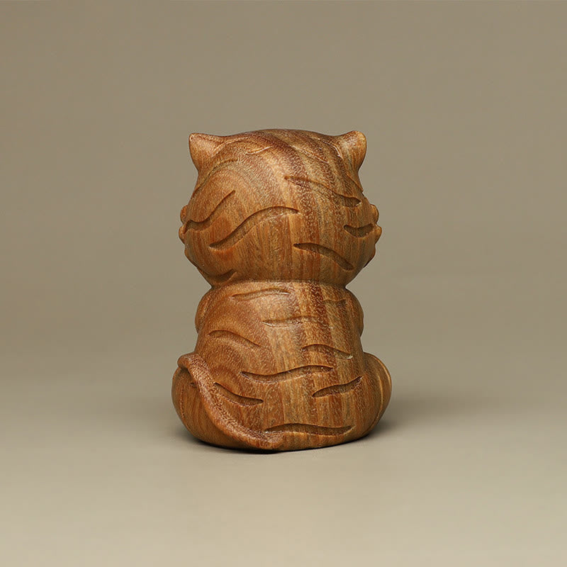 Buddha Stones, kleiner grüner Sandelholz-Tiger, gravierte positive Schreibtischdekoration