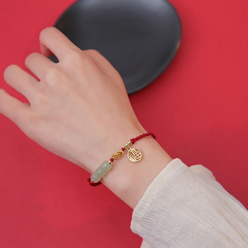 Buddha Stones Handgefertigtes Jade-Perlen-Fu-Charakter-Charm-Glücksarmband mit rotem Seil