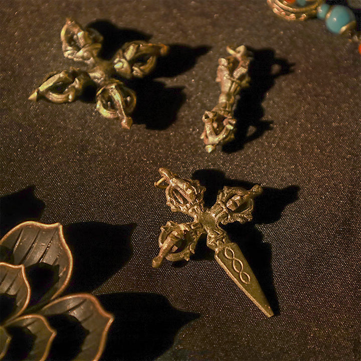 Buddha Stones Nepal Handgefertigter Doppel-Dorje-Vajra aus Kupfer, Symbol der Erleuchtung und Stärke - image 1