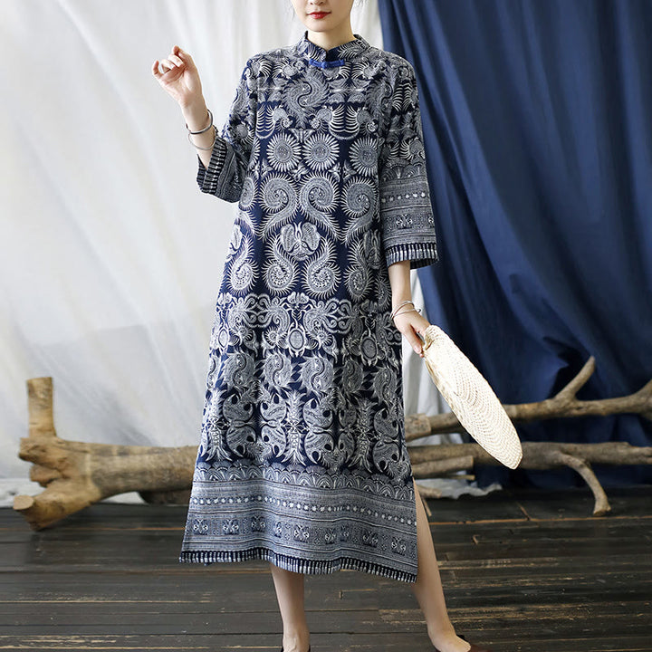 Buddha Stones – Midikleid mit Blumenmuster und Froschknöpfen, Blau /Weiß, Dreiviertelärmel, Batikkleid aus Leinen mit Taschen