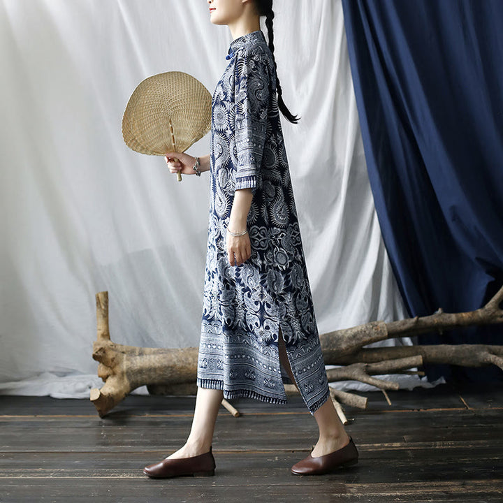 Buddha Stones – Midikleid mit Blumenmuster und Froschknöpfen, Blau /Weiß, Dreiviertelärmel, Batikkleid aus Leinen mit Taschen