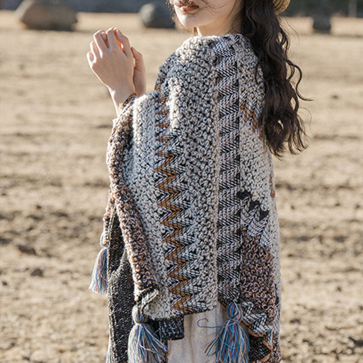 Tibetischer Schal mit Buddha Stonesn, grau-braun gestreift, gestrickte Quasten, gemütlicher Winter-Reiseschal - image 3